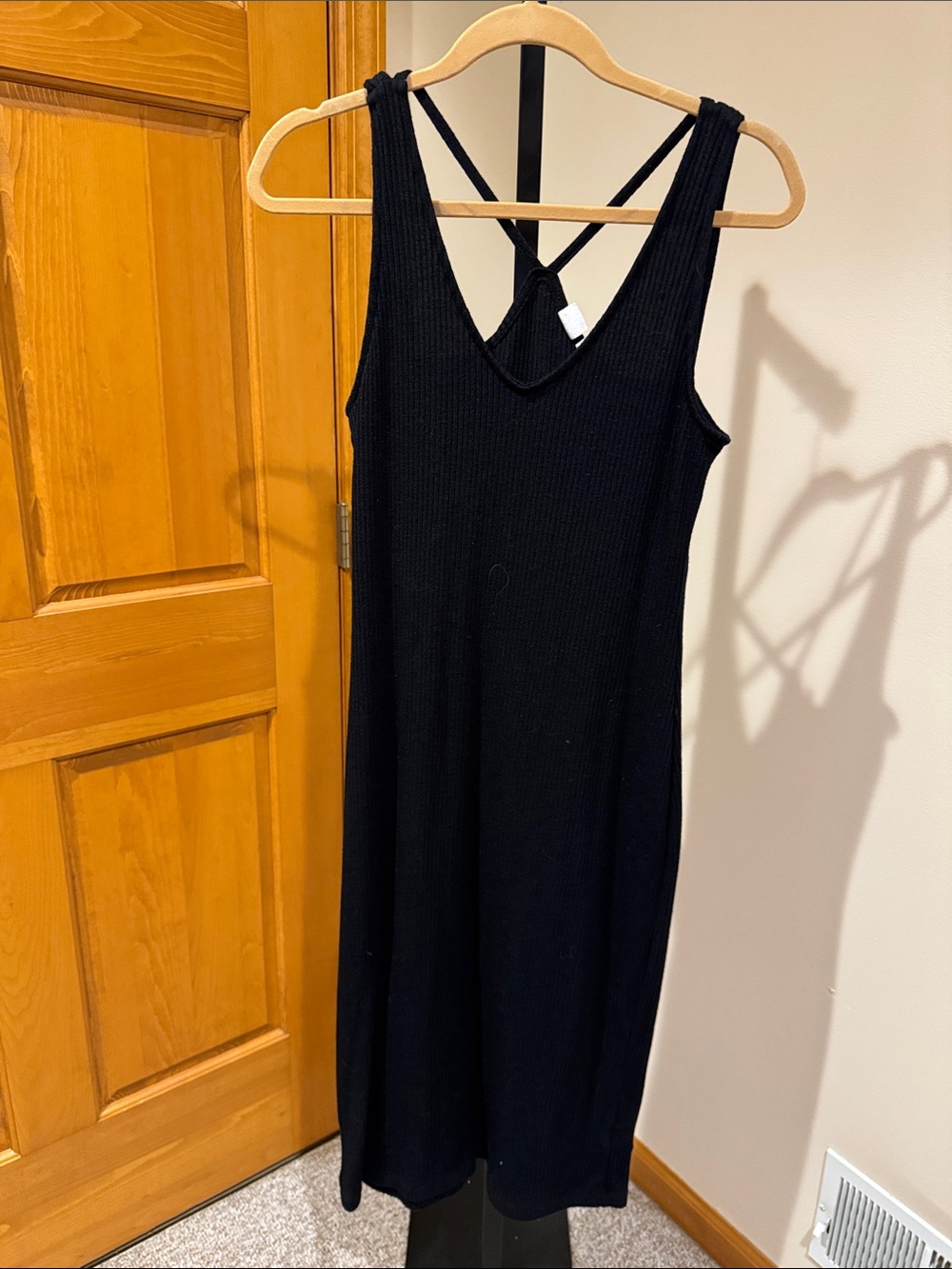 GAP Black Ribbed V-Neck Midi Dress with Cross-Back Straps